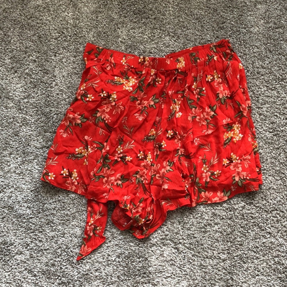 *SOLD* American Eagle Red High Waisted Shorts - Picture 4 of 4